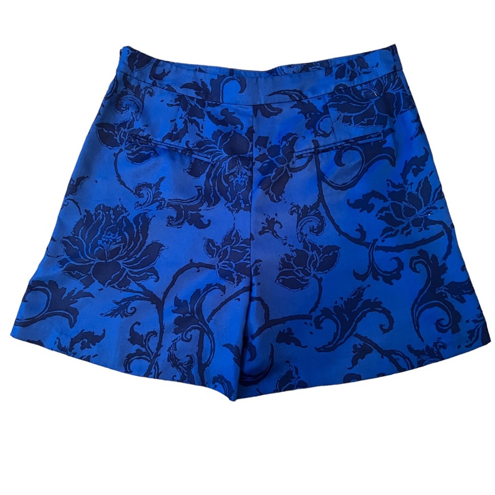 Banana Republic High-rise light wt, size 10, 100% polyester blue floral shorts.